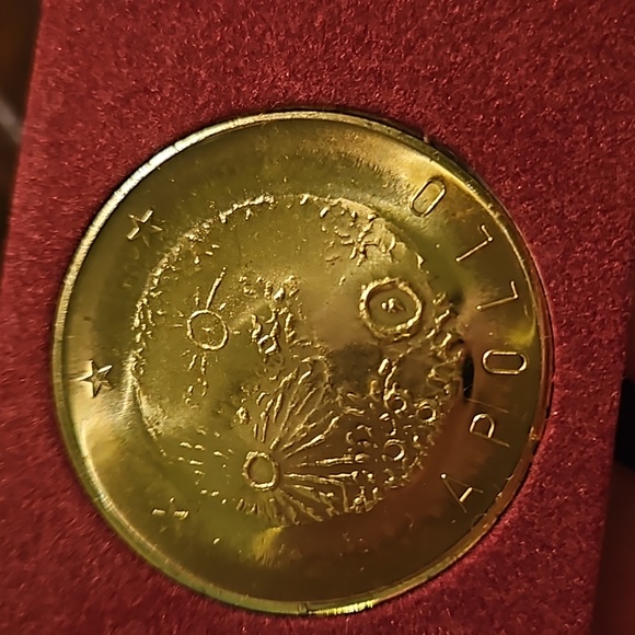 Apollo XI First Manned Lunar Landing July 20, 1969 Bronze Coin - Picture 4 of 5